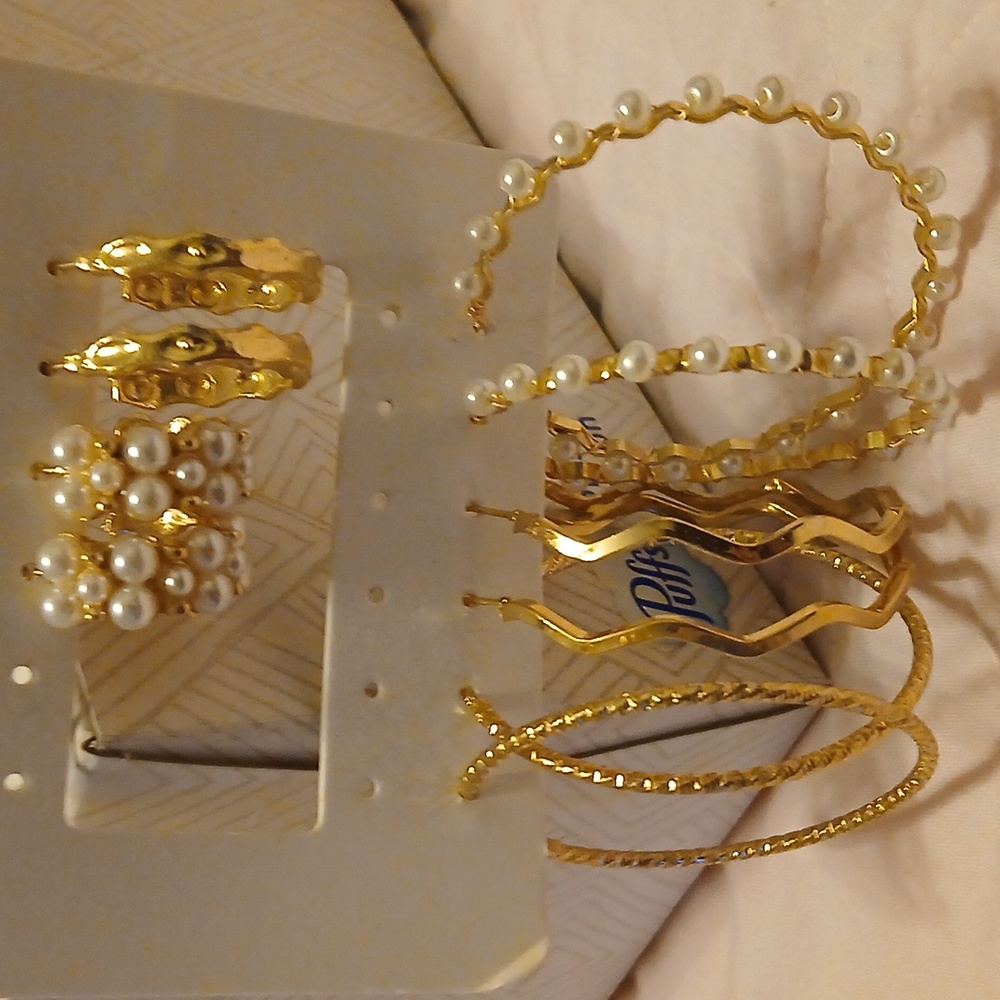 Pierced gold tone earnings, set 3